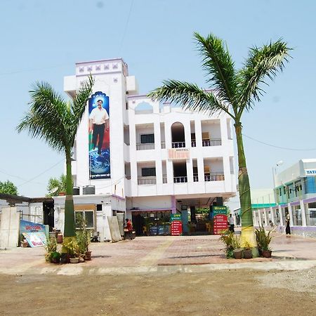 Hotel Utsav Shirdi Dış mekan fotoğraf