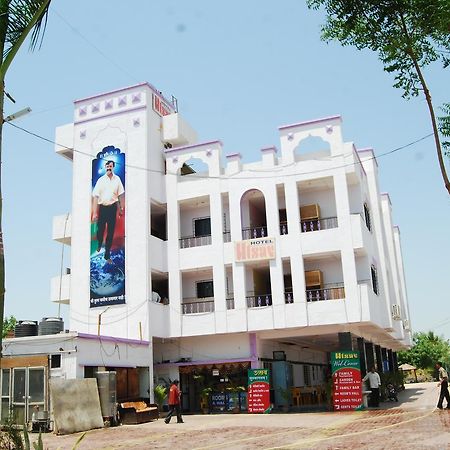 Hotel Utsav Shirdi Dış mekan fotoğraf