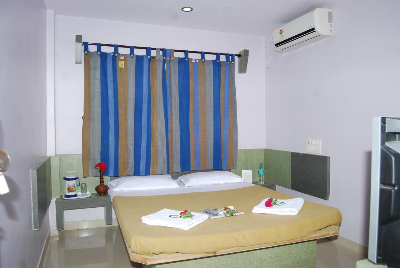 Hotel Utsav Shirdi Dış mekan fotoğraf