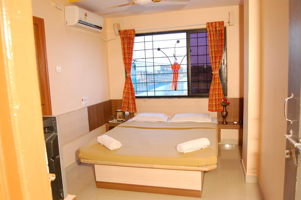 Hotel Utsav Shirdi Dış mekan fotoğraf