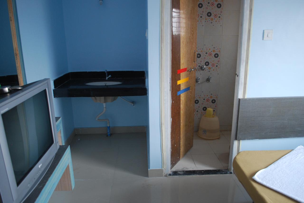 Hotel Utsav Shirdi Dış mekan fotoğraf