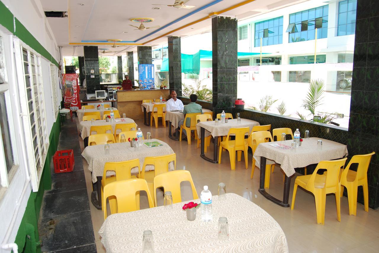 Hotel Utsav Shirdi Dış mekan fotoğraf