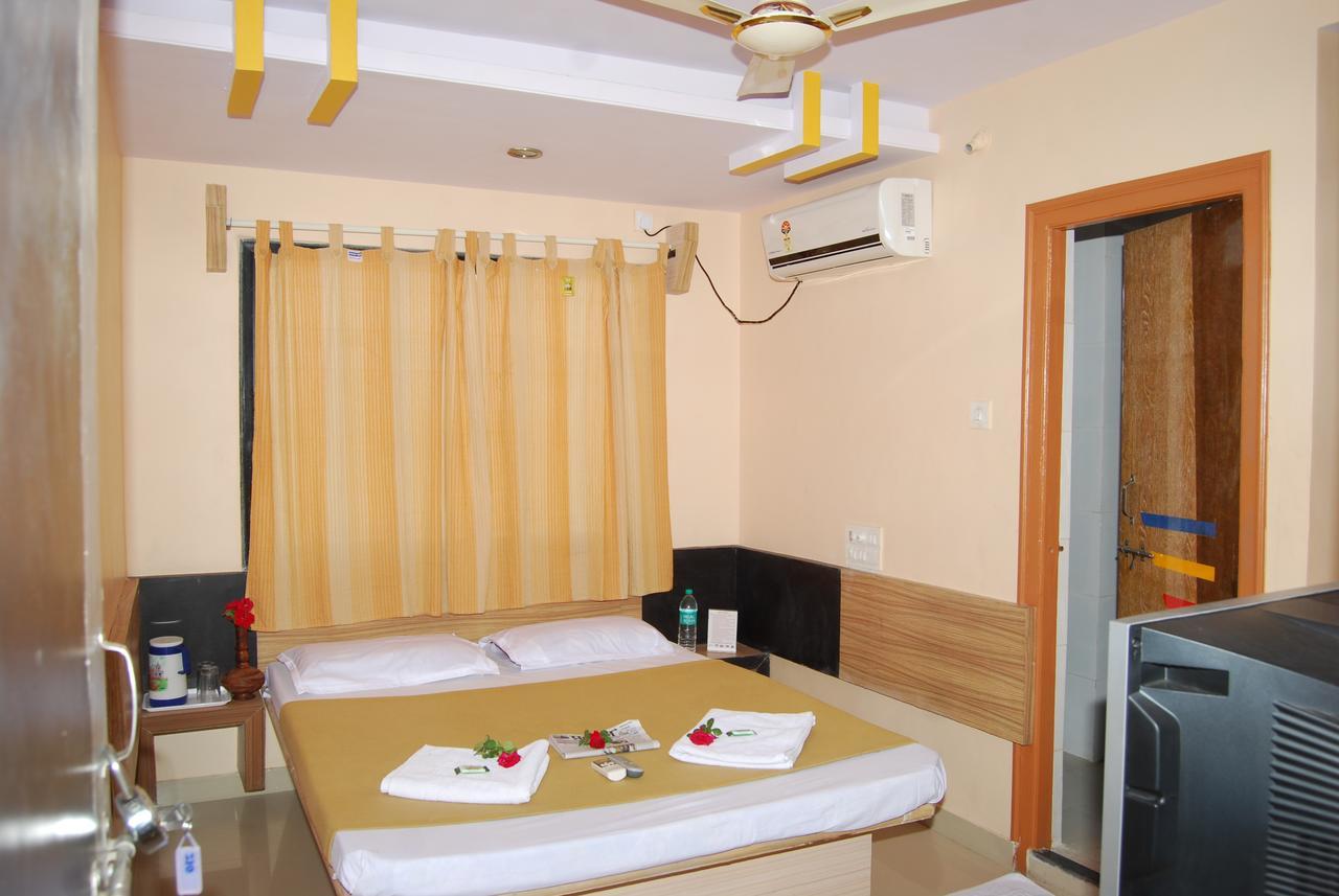 Hotel Utsav Shirdi Dış mekan fotoğraf
