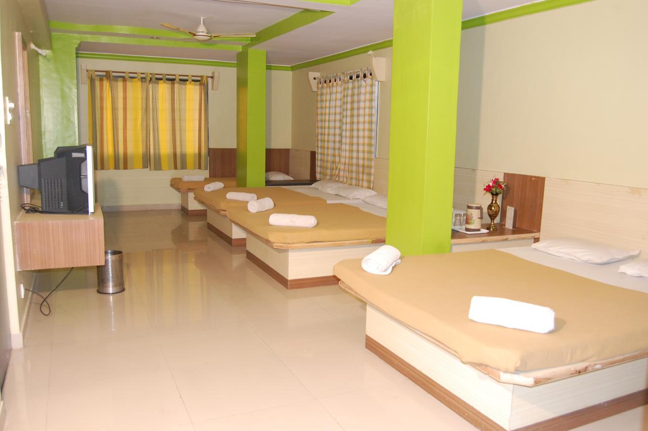 Hotel Utsav Shirdi Dış mekan fotoğraf