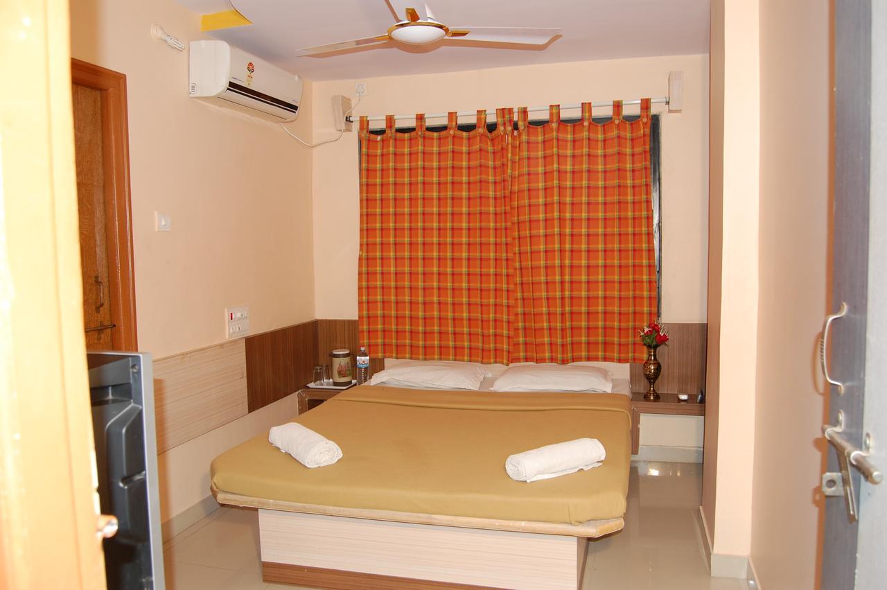 Hotel Utsav Shirdi Dış mekan fotoğraf