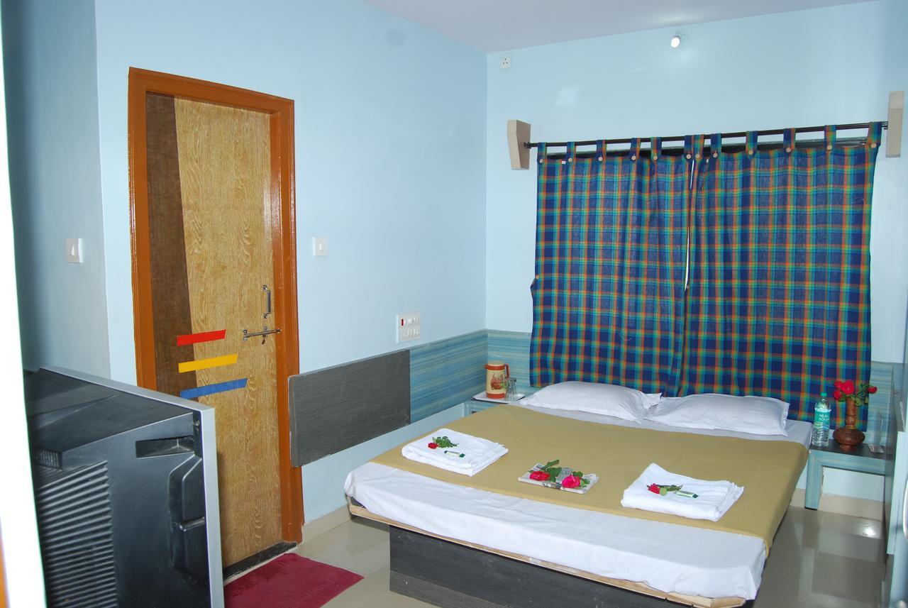 Hotel Utsav Shirdi Dış mekan fotoğraf
