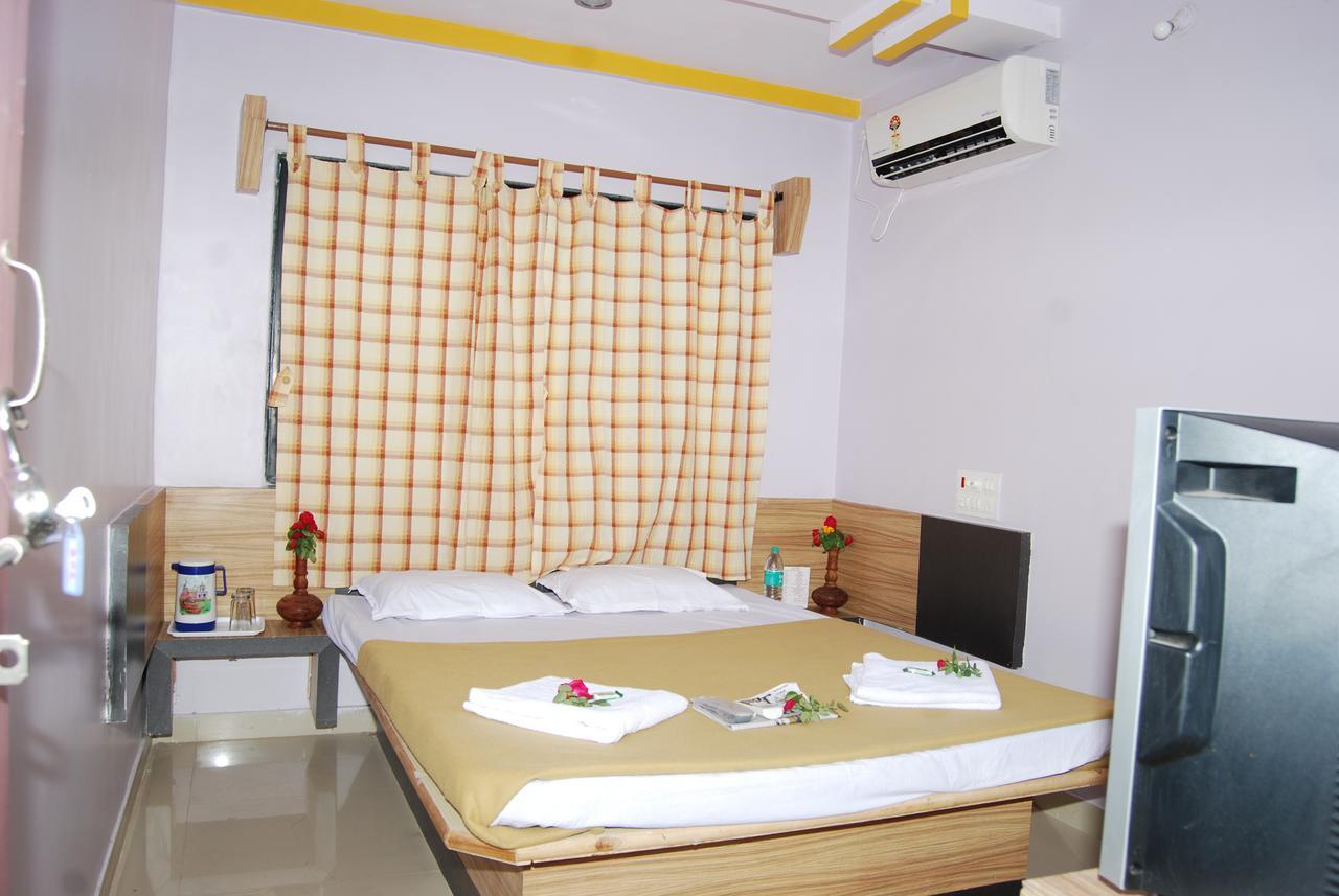 Hotel Utsav Shirdi Dış mekan fotoğraf