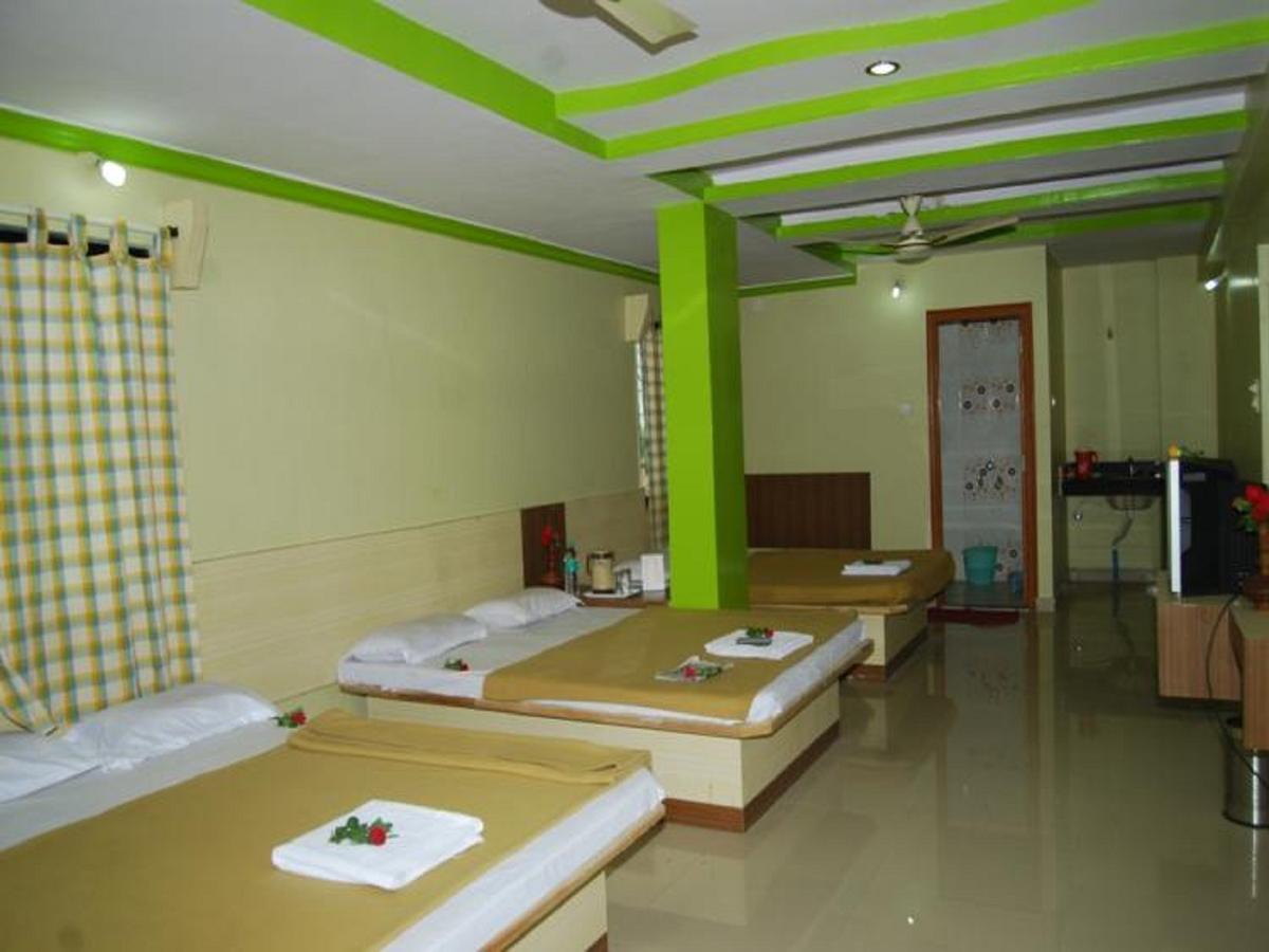 Hotel Utsav Shirdi Dış mekan fotoğraf