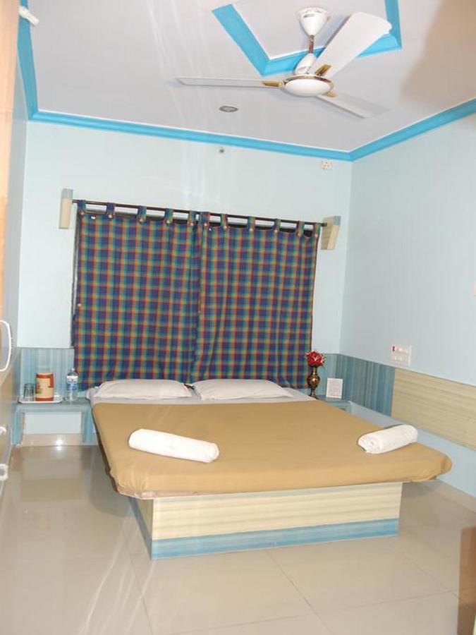 Hotel Utsav Shirdi Dış mekan fotoğraf